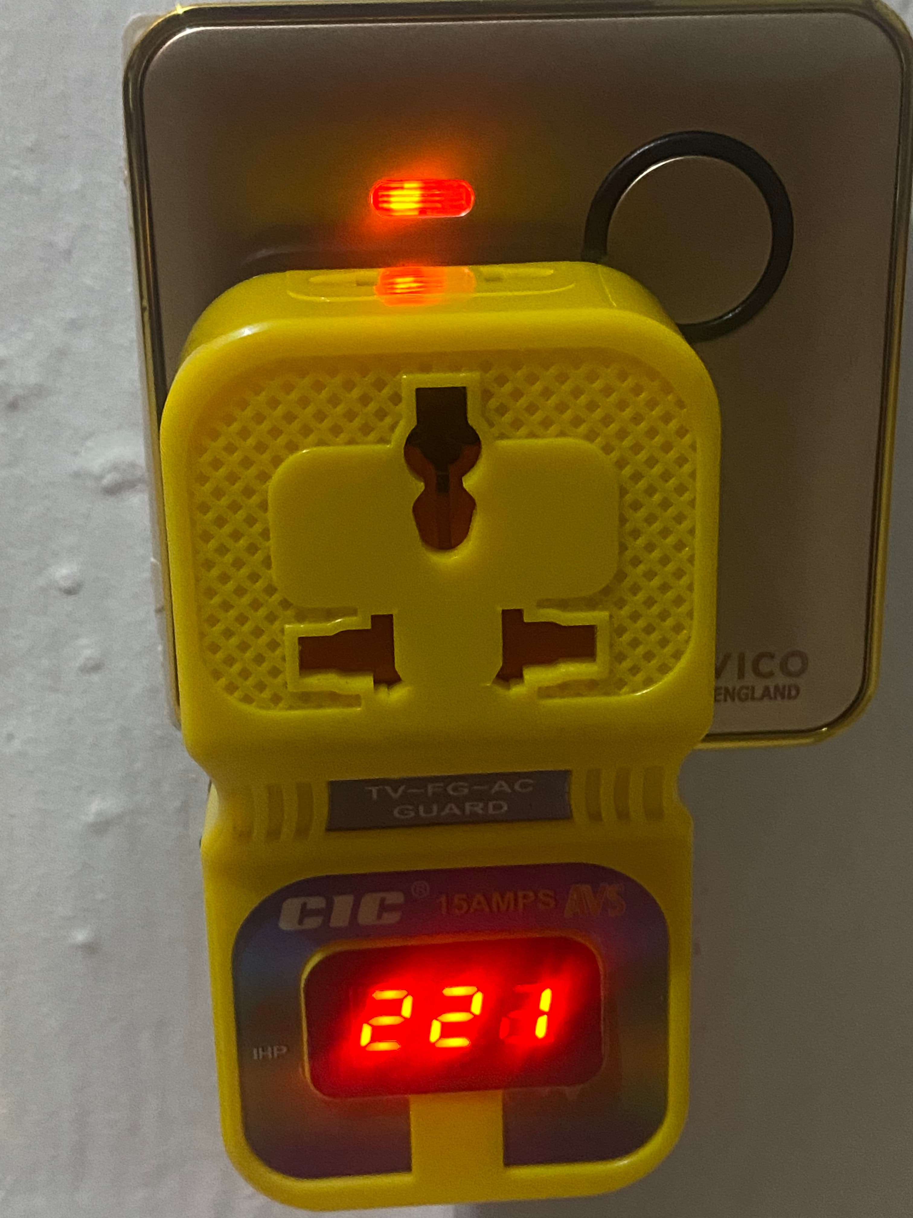 ADVANTAGES OF AC SURGE PROTECTOR WITH VOLTAGE DISPLAY 